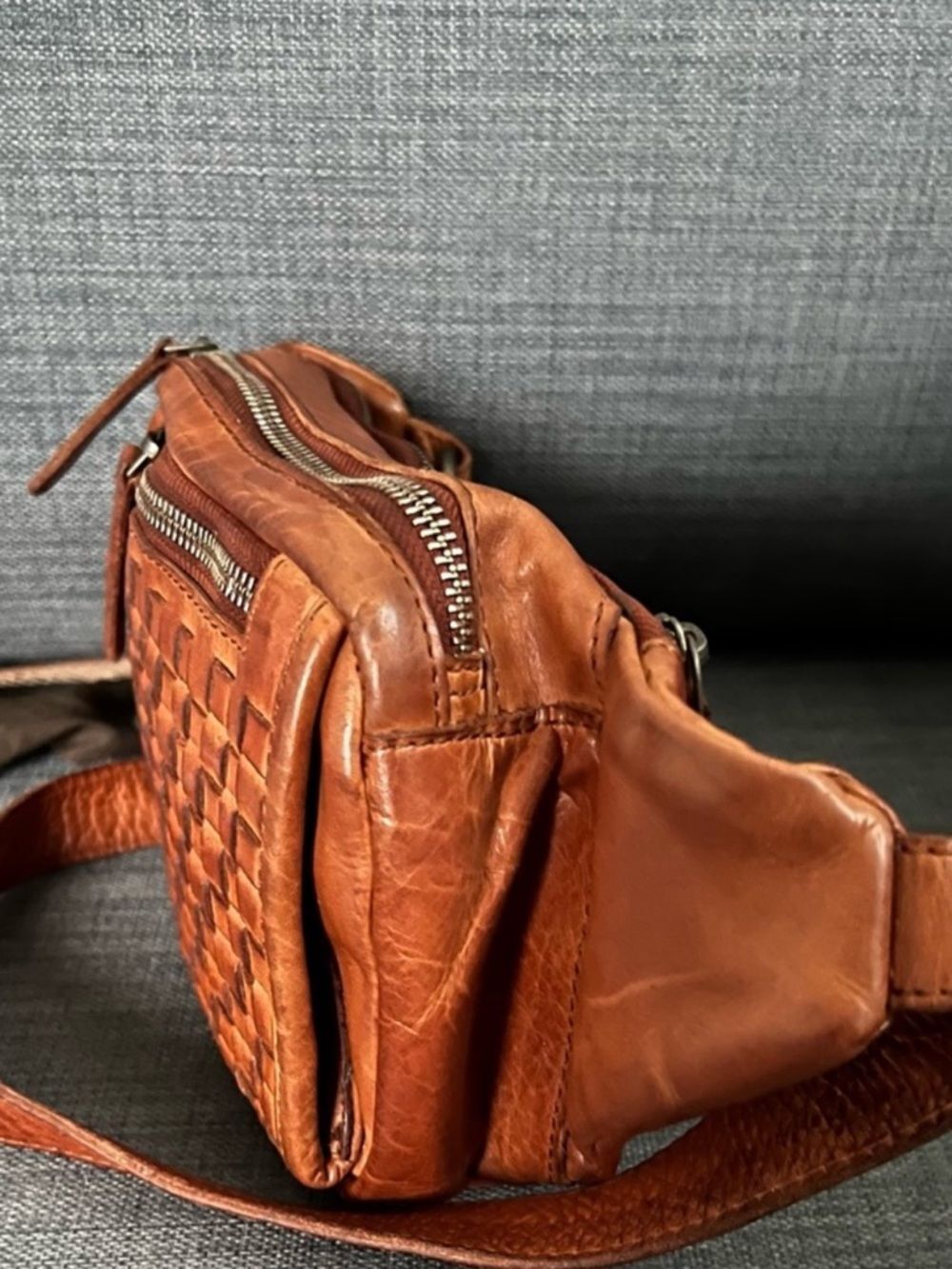 Rare! Anthropologie Unisex Valenca Holland Woven Leather Belt Sling Bag! - Picture 3 of 4